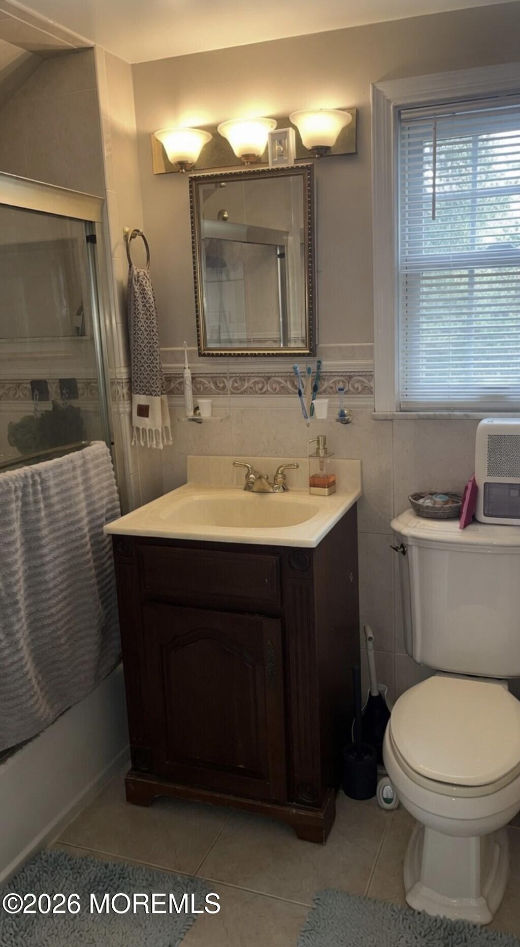 141 High Street Woodbridge, NJ 07095 - Photo 27 of 43 2 fl Bathroom