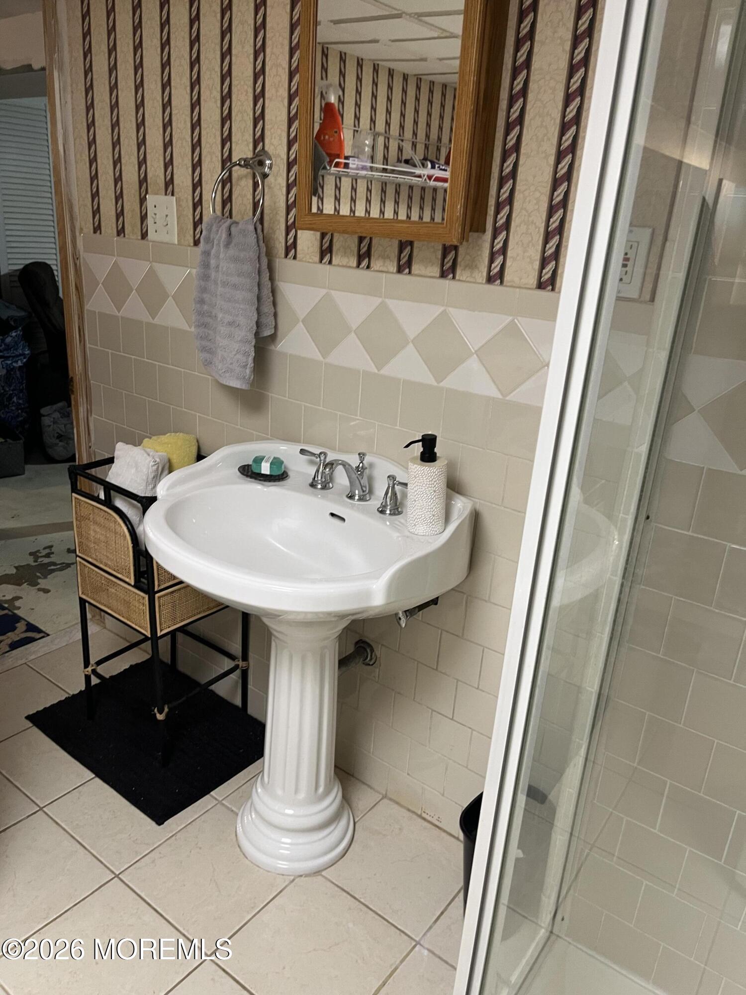 141 High Street Woodbridge, NJ 07095 - Photo 32 of 43 Basement Vanity Sink