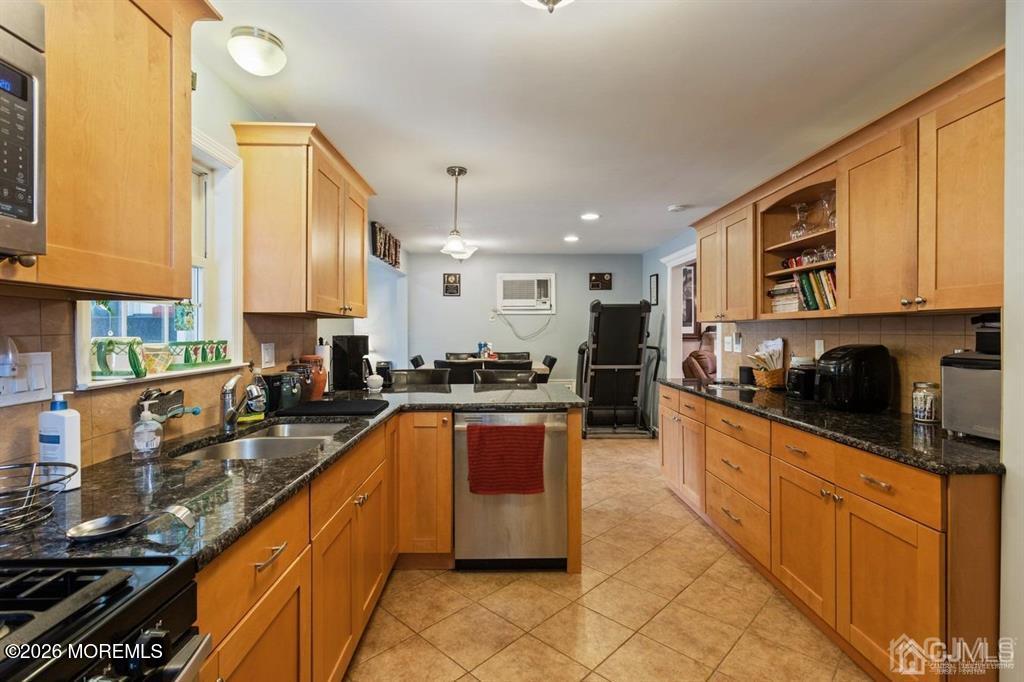 141 High Street Woodbridge, NJ 07095 - Photo 4 of 43 Kitchen