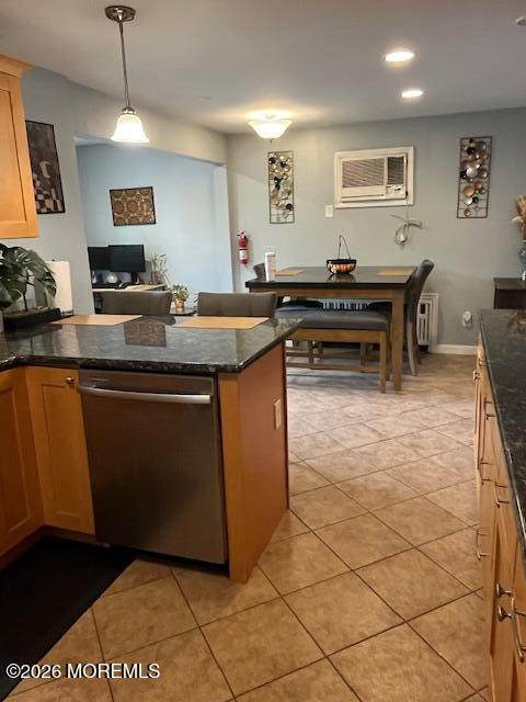 141 High Street Woodbridge, NJ 07095 - Photo 9 of 43 Kitchen looking into dining area