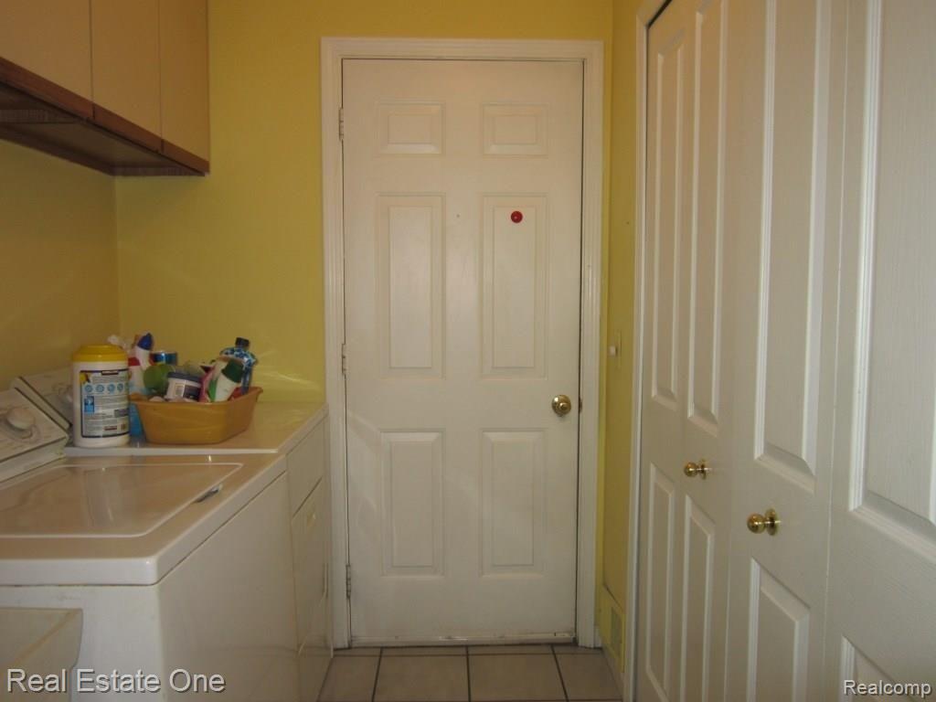 23091 Farmington Road Farmington, MI 48336 - Photo 17 of 36 IMG_1096.JPG