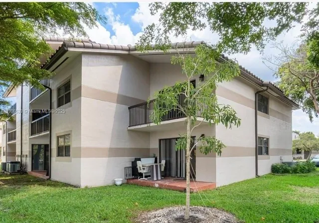 $2,400 | 9995 Nob Hill Lane, Unit 9995, Sunrise, FL 33351