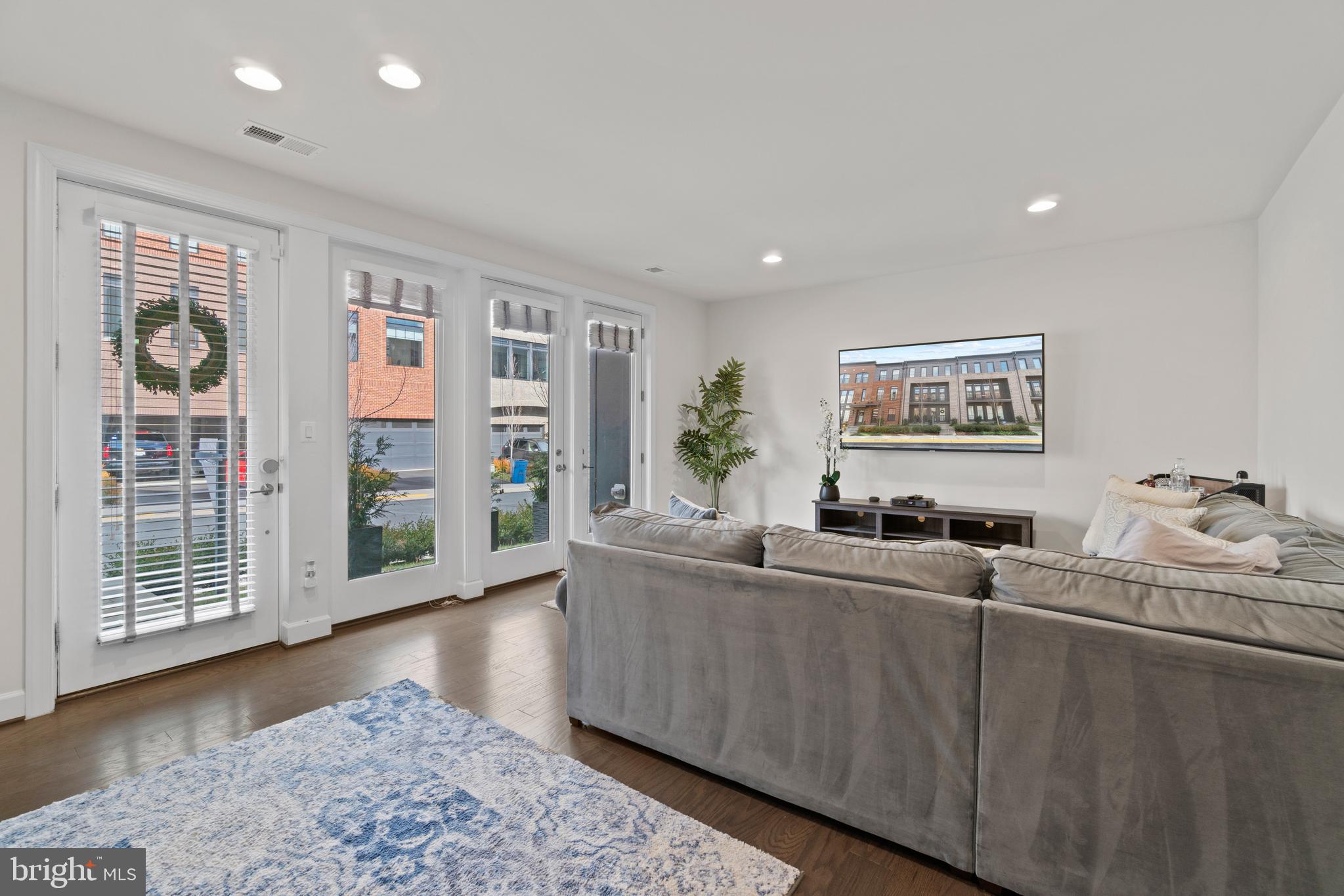42291 Porter Ridge Terrace Ashburn, VA 20148 - Photo 31 of 45 Gallery Image 31
