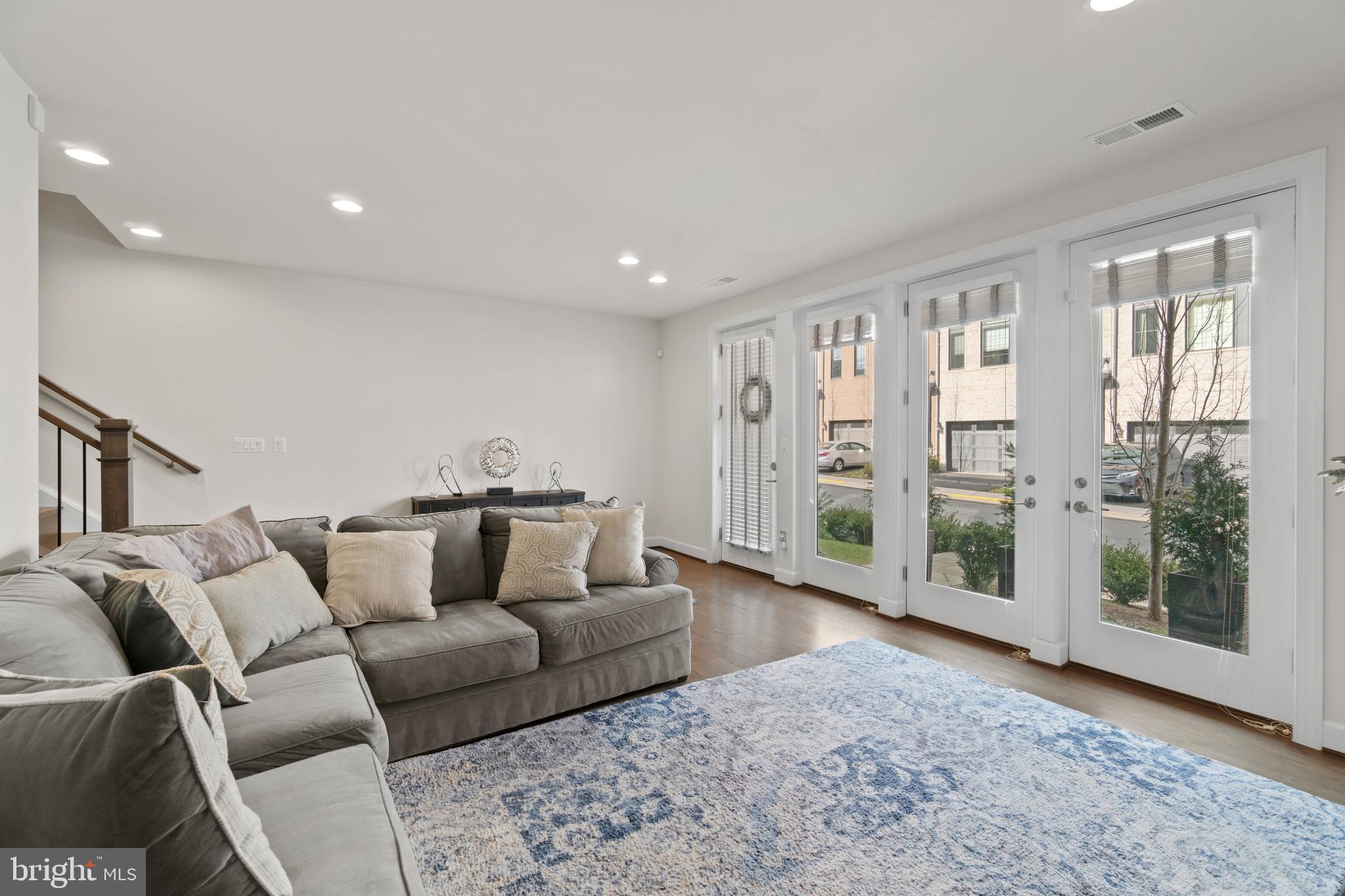 42291 Porter Ridge Terrace Ashburn, VA 20148 - Photo 33 of 45 Gallery Image 33