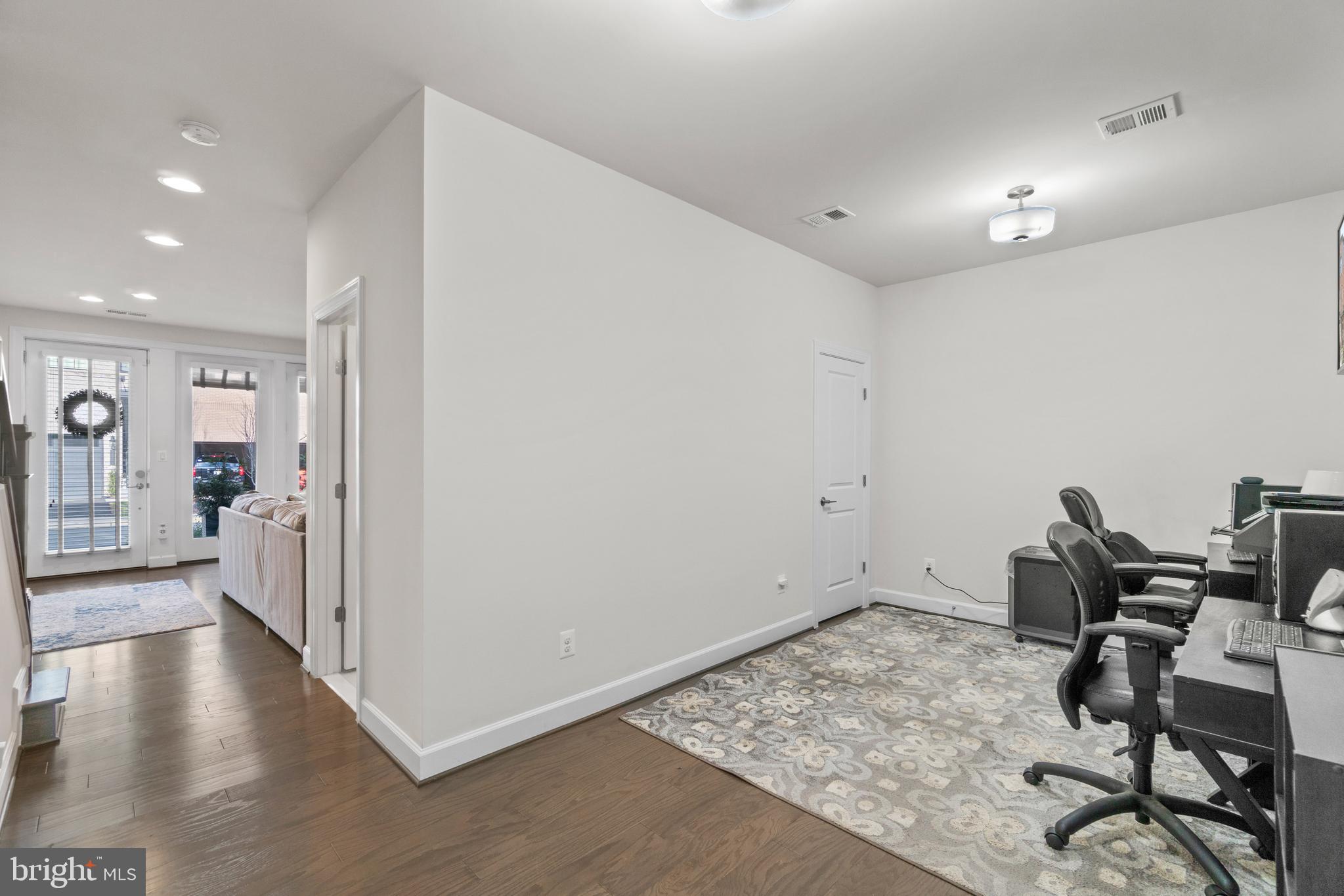 42291 Porter Ridge Terrace Ashburn, VA 20148 - Photo 36 of 45 Gallery Image 36
