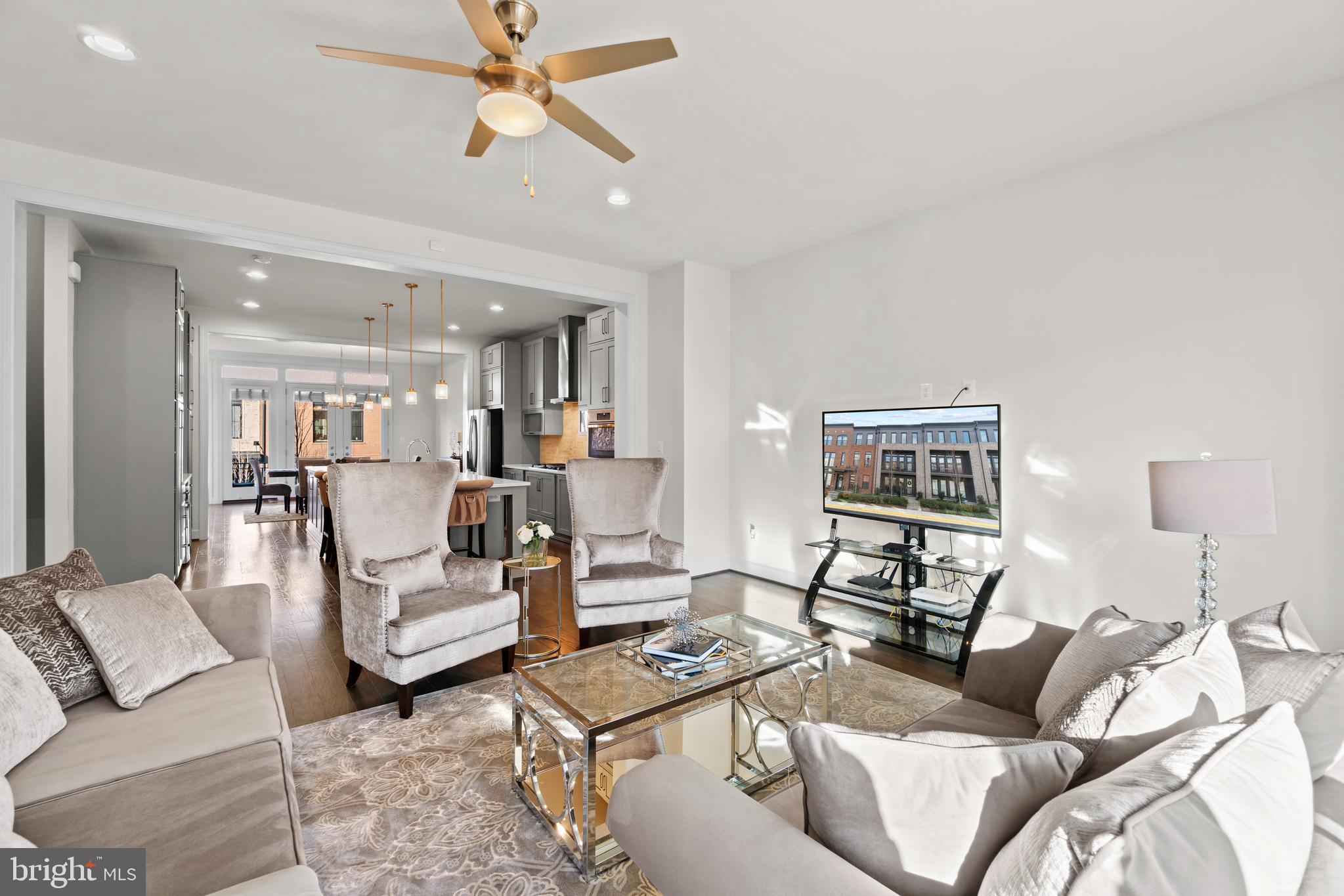 42291 Porter Ridge Terrace Ashburn, VA 20148 - Photo 5 of 45 Gallery Image 5