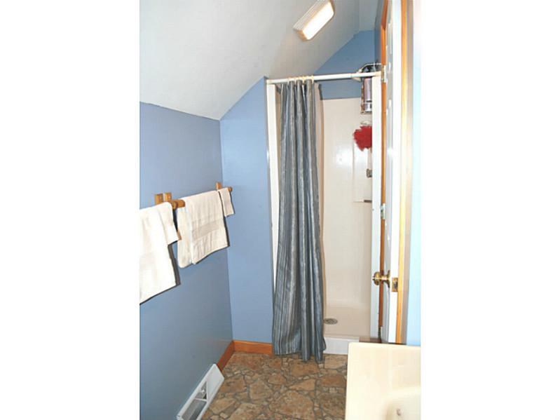 141 Sportsman Lane Rochester, PA 15074 - Photo 12 of 25 Full Bath. 2nd level full bath with shower!