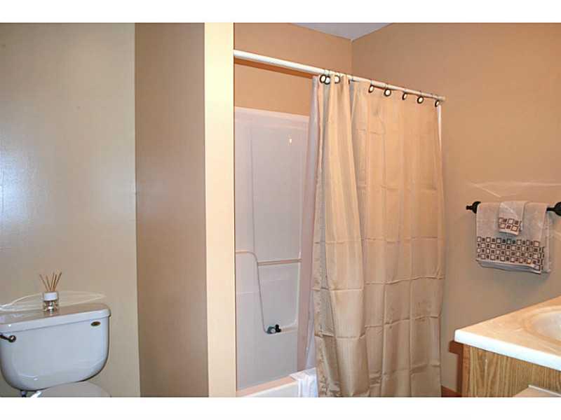 141 Sportsman Lane Rochester, PA 15074 - Photo 15 of 25 Full Bath. Main floor full bath with tub surround/shower Neutral fixtures!