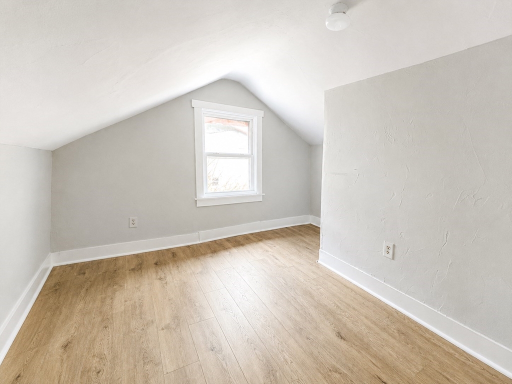 9 Winthrop Street Worcester, MA 01604 - Photo 14 of 20