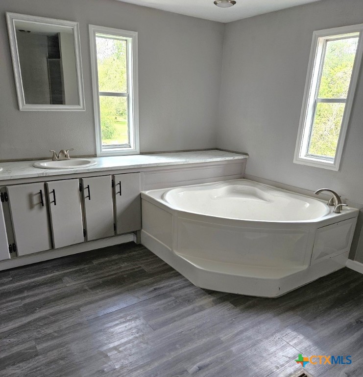 32 Briarwood Road Belton, TX 76513 - Photo 15 of 21 a spacious bathroom with a bathtub and a sink