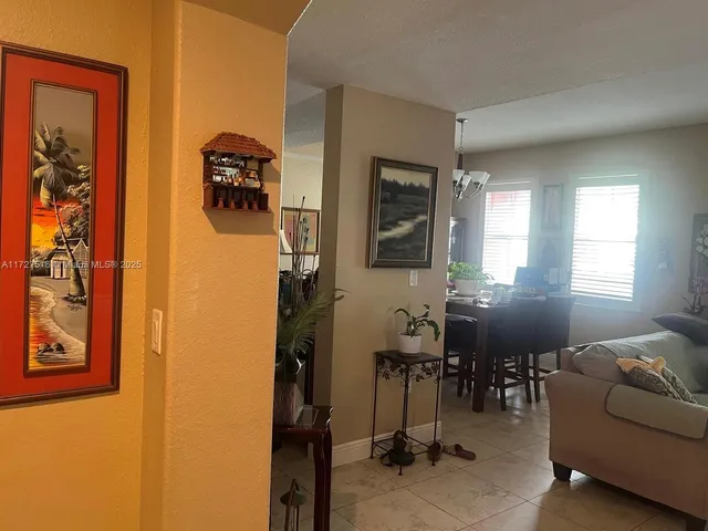 $395,000 | 10902 Northwest 83rd Street, Unit 112, Doral, FL 33178