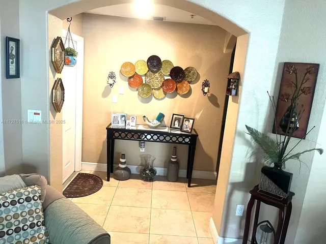 $395,000 | 10902 Northwest 83rd Street, Unit 112, Doral, FL 33178