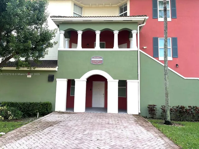 $395,000 | 10902 Northwest 83rd Street, Unit 112, Doral, FL 33178