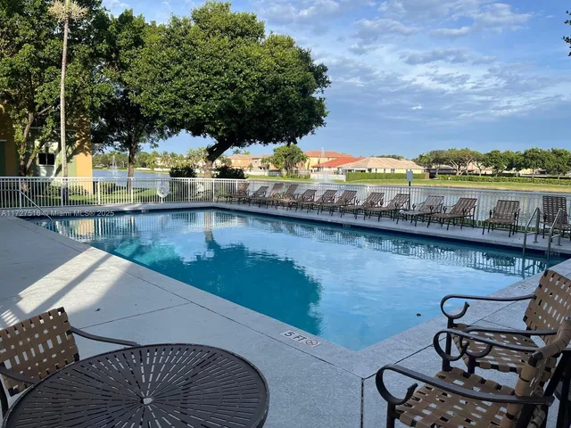 $395,000 | 10902 Northwest 83rd Street, Unit 112, Doral, FL 33178