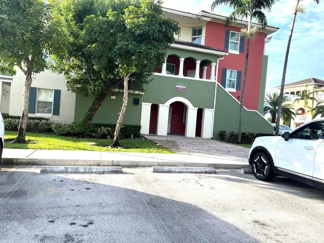 $395,000 | 10902 Northwest 83rd Street, Unit 112, Doral, FL 33178