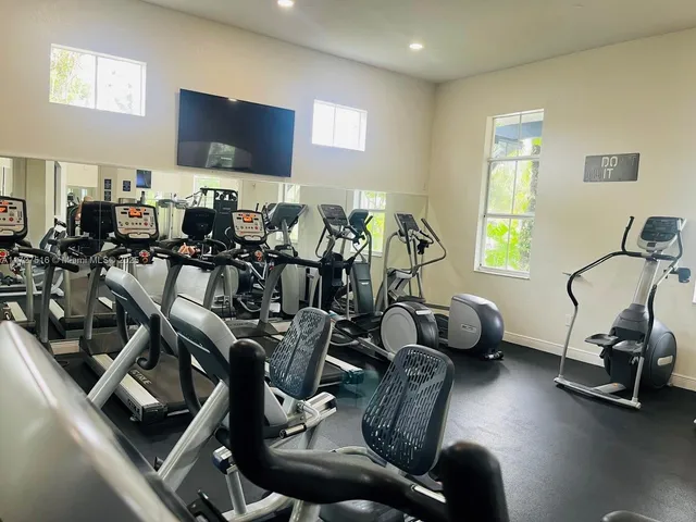 $395,000 | 10902 Northwest 83rd Street, Unit 112, Doral, FL 33178