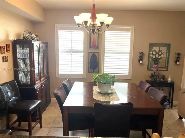 $395,000 | 10902 Northwest 83rd Street, Unit 112, Doral, FL 33178