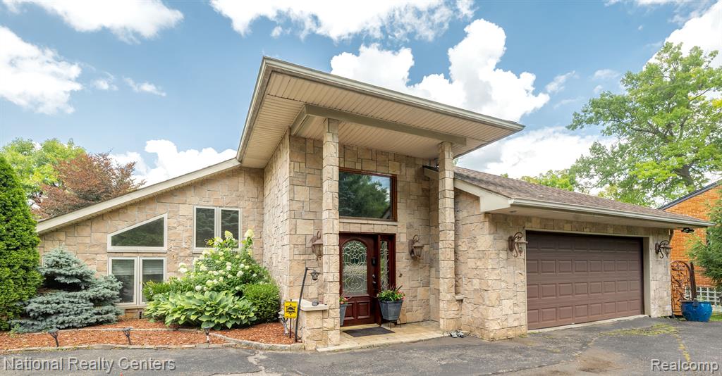 7030 Commerce Road West Bloomfield, MI 48324 - Photo 1 of 32