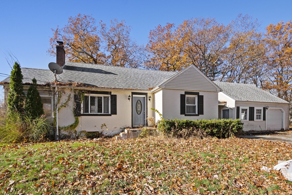 15 White Street Lunenburg, MA 01462 - Photo 1 of 29 a front view of a house with garden