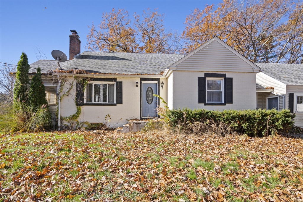 15 White Street Lunenburg, MA 01462 - Photo 2 of 29 a front view of a house with a yard