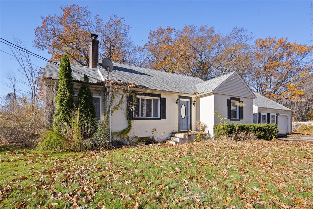 15 White Street Lunenburg, MA 01462 - Photo 4 of 29 a front view of a house with a yard
