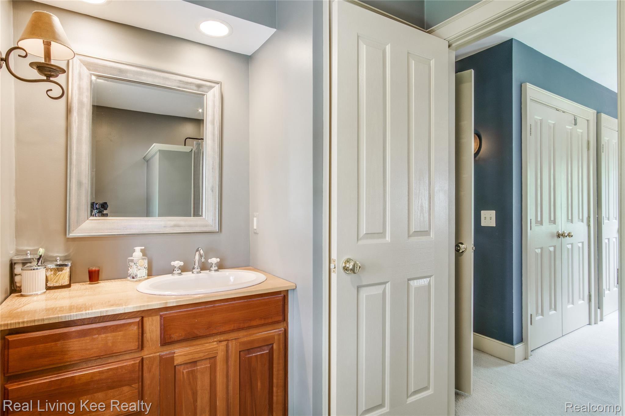 960 East Tienken Road Rochester, MI 48306 - Photo 30 of 56 Interiors 19.jpg