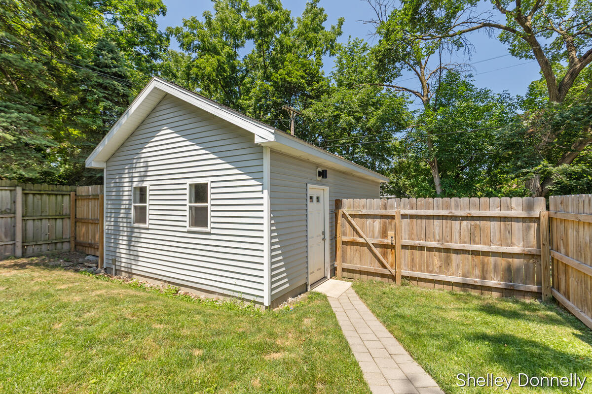 847 Innes Street Northeast Grand Rapids, MI 49503 - Photo 38 of 48 easy access to garage