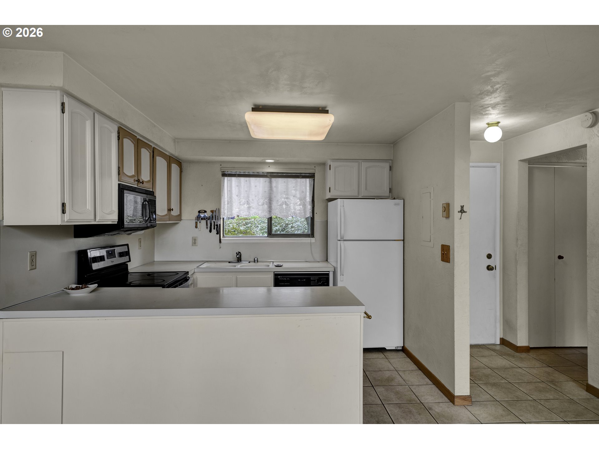 4427 Fox Hollow Road, Unit 7 Eugene, OR 97405 - Photo 8 of 40