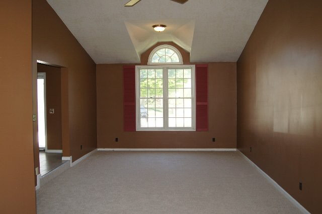 2083 Maple Run Warsaw, IN 46580 - Photo 4 of 25 Gallery Image 4