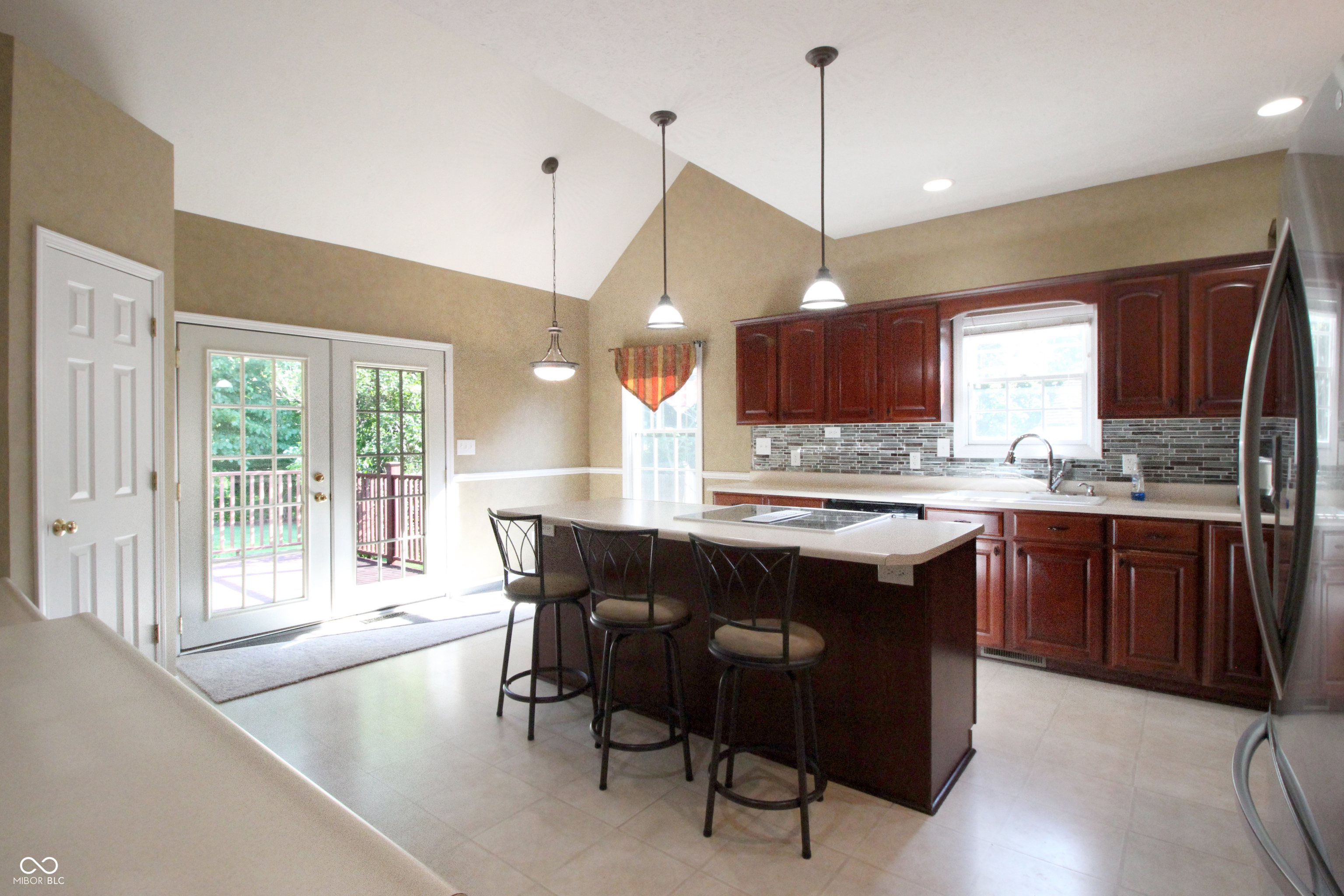 5140 Bull Run Columbus, IN 47203 - Photo 4 of 26