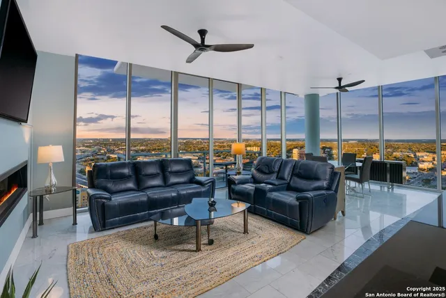 $725,000 | 610 East Market Street, Unit 2818, San Antonio, TX 78205