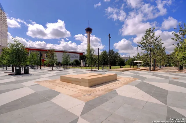 $725,000 | 610 East Market Street, Unit 2818, San Antonio, TX 78205