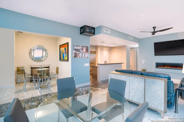 $725,000 | 610 East Market Street, Unit 2818, San Antonio, TX 78205