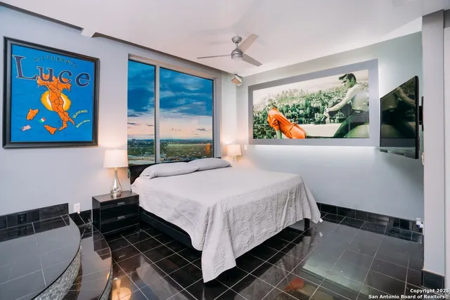 $725,000 | 610 East Market Street, Unit 2818, San Antonio, TX 78205