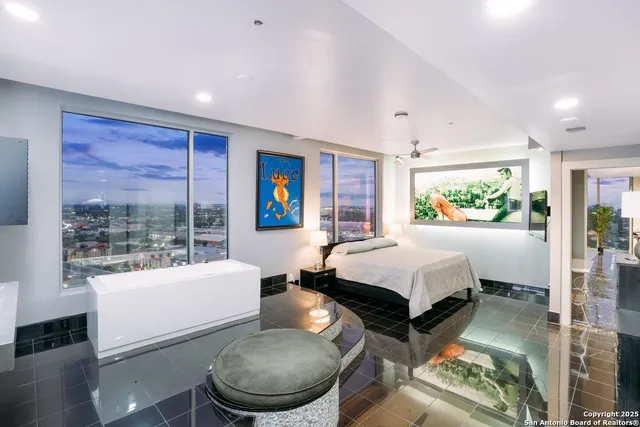 $725,000 | 610 East Market Street, Unit 2818, San Antonio, TX 78205