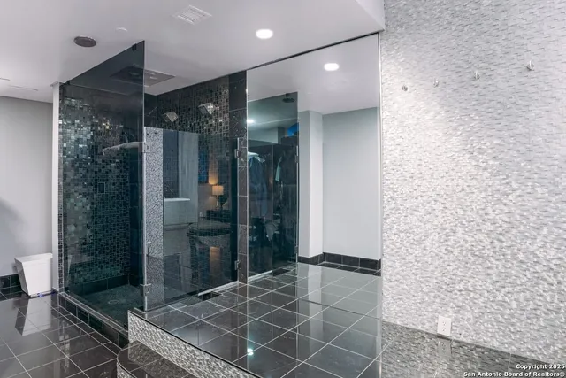 $725,000 | 610 East Market Street, Unit 2818, San Antonio, TX 78205