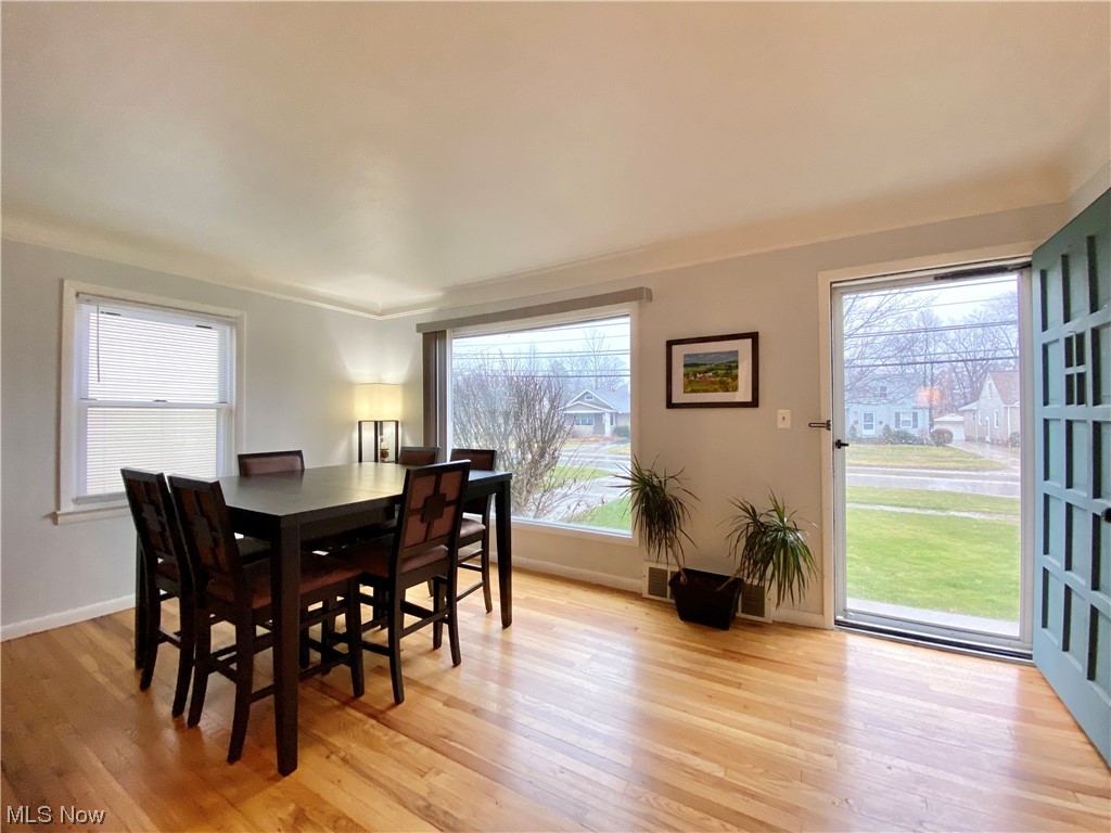 1296 Lander Road Cleveland, OH 44124 - Photo 2 of 35