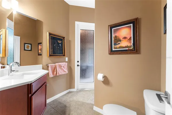a en suite bathroom with a sink and a mirror