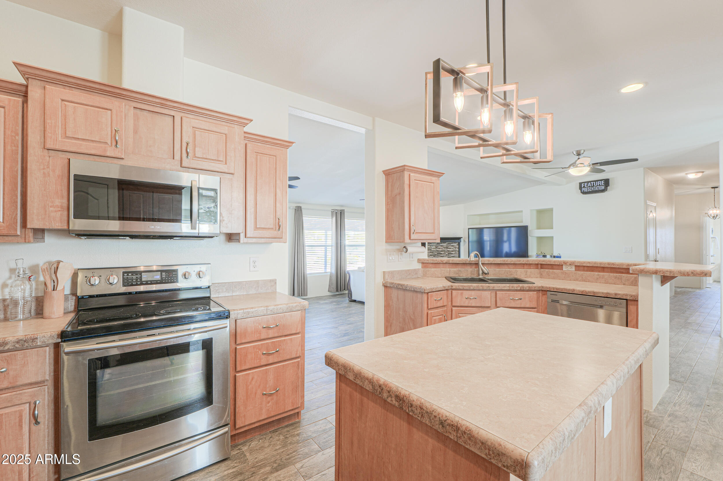 176 North Acacia Road Apache Junction, AZ 85119 - Photo 10 of 65 176 N Acacia Rd