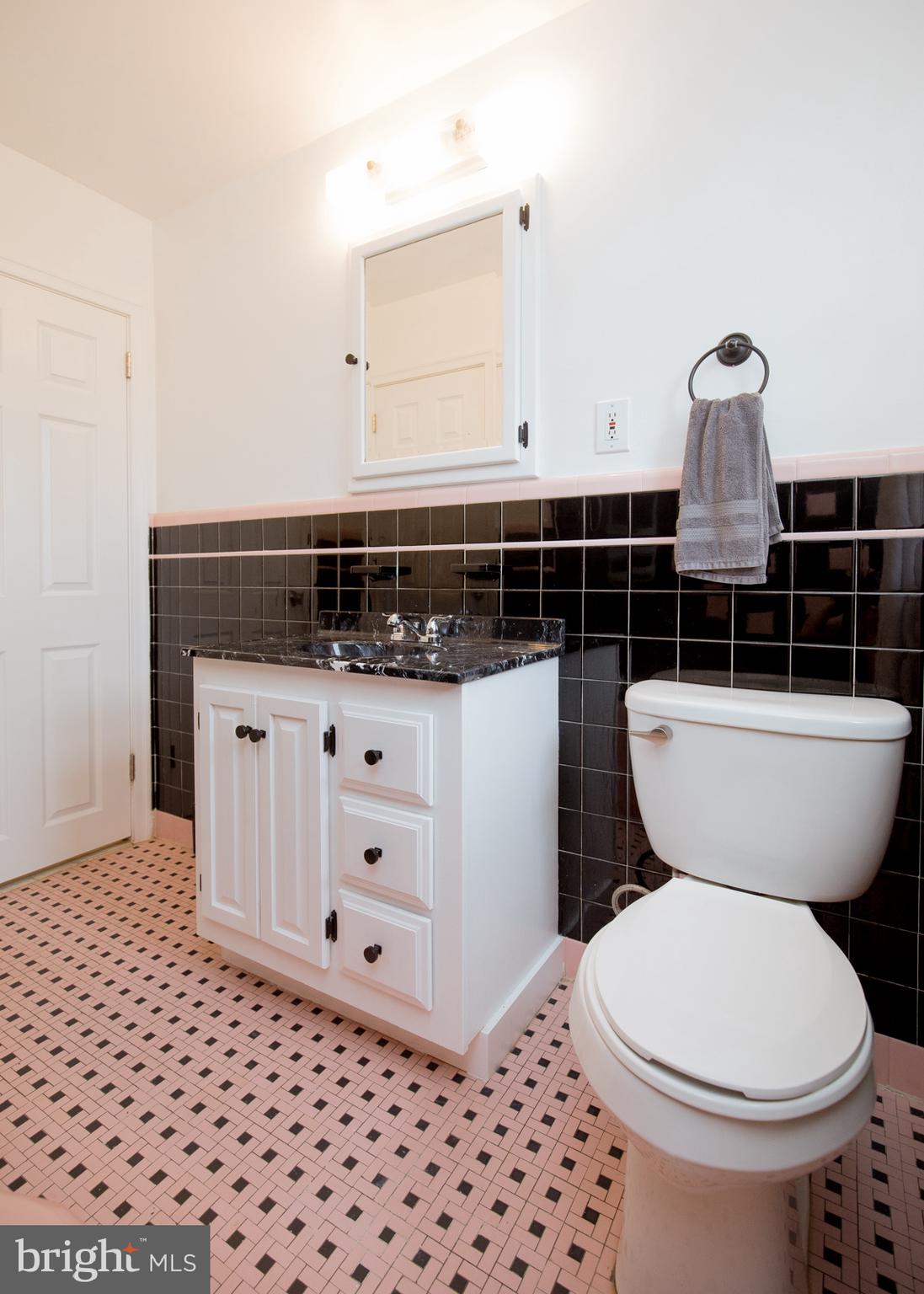 11021 Knights Road Philadelphia, PA 19154 - Photo 20 of 38 Bathroom