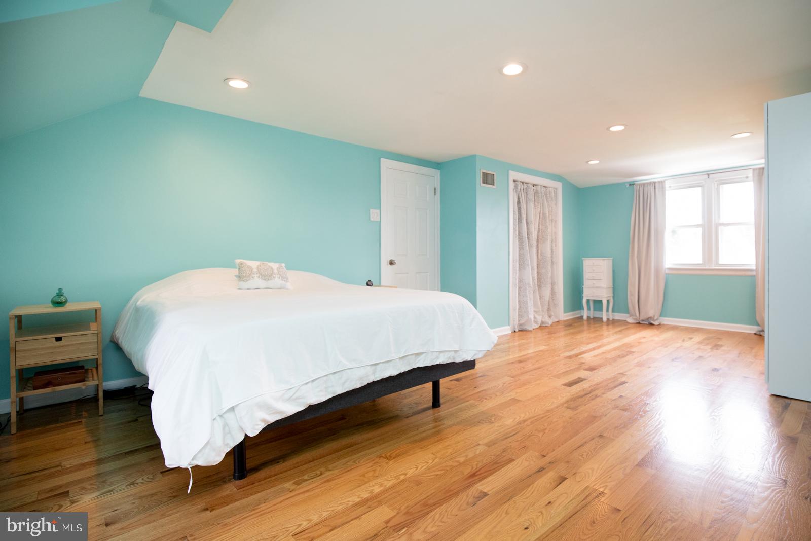 11021 Knights Road Philadelphia, PA 19154 - Photo 23 of 38 Master Bedroom