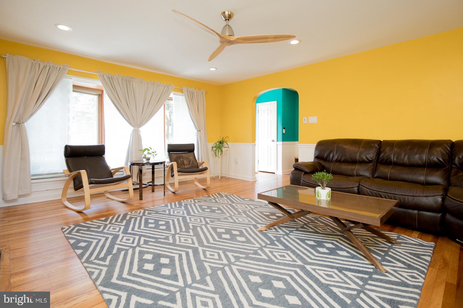 11021 Knights Road Philadelphia, PA 19154 - Photo 6 of 38 Living Room