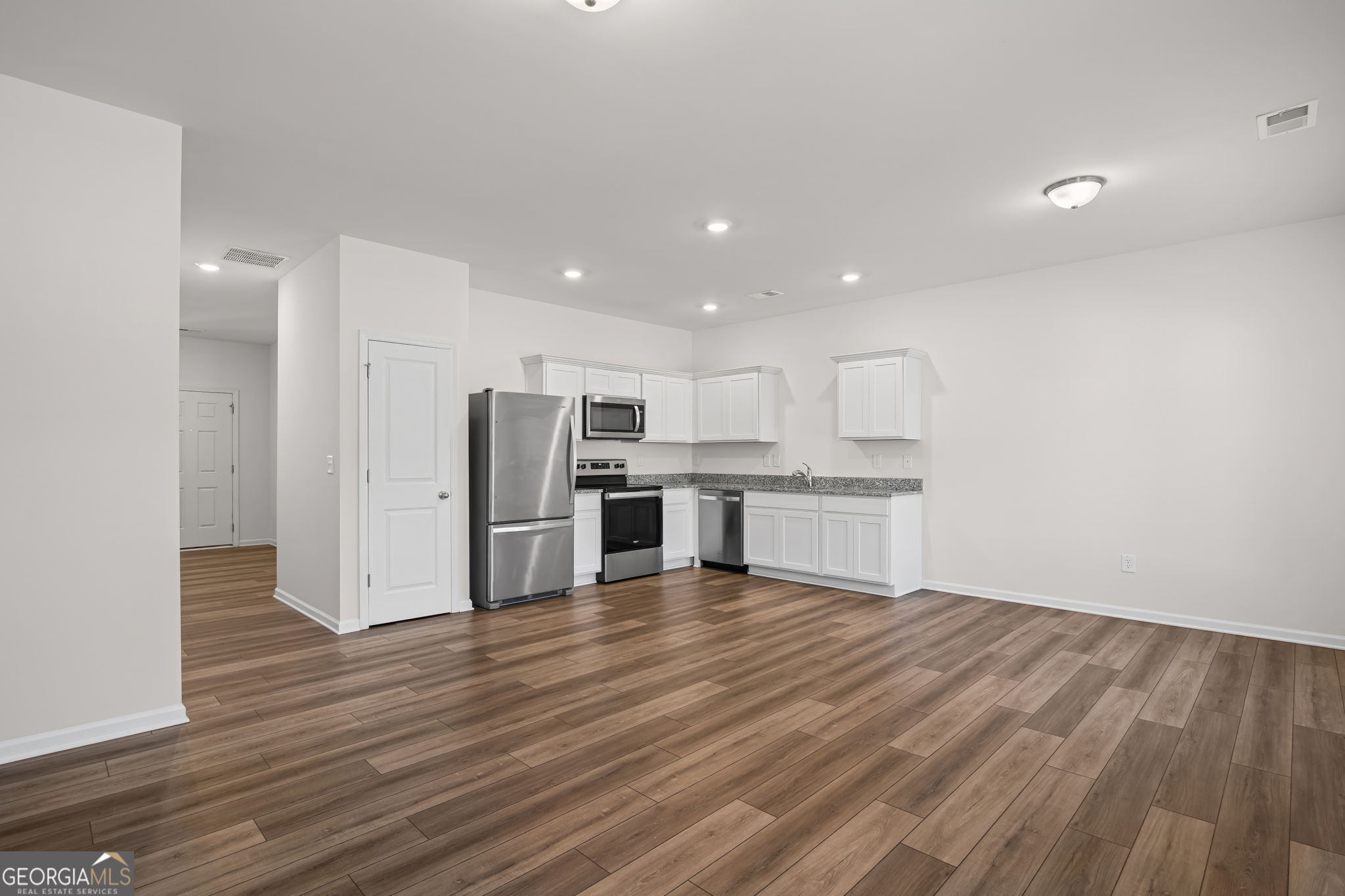 406 Kings Cross Way Cartersville, GA 30120 - Photo 6 of 28 a view of kitchen with wooden floor