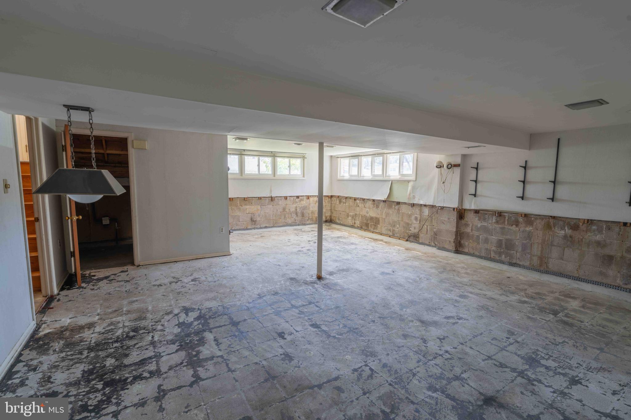 1317 Tulane Road Wilmington, DE 19803 - Photo 25 of 32 an empty room with windows