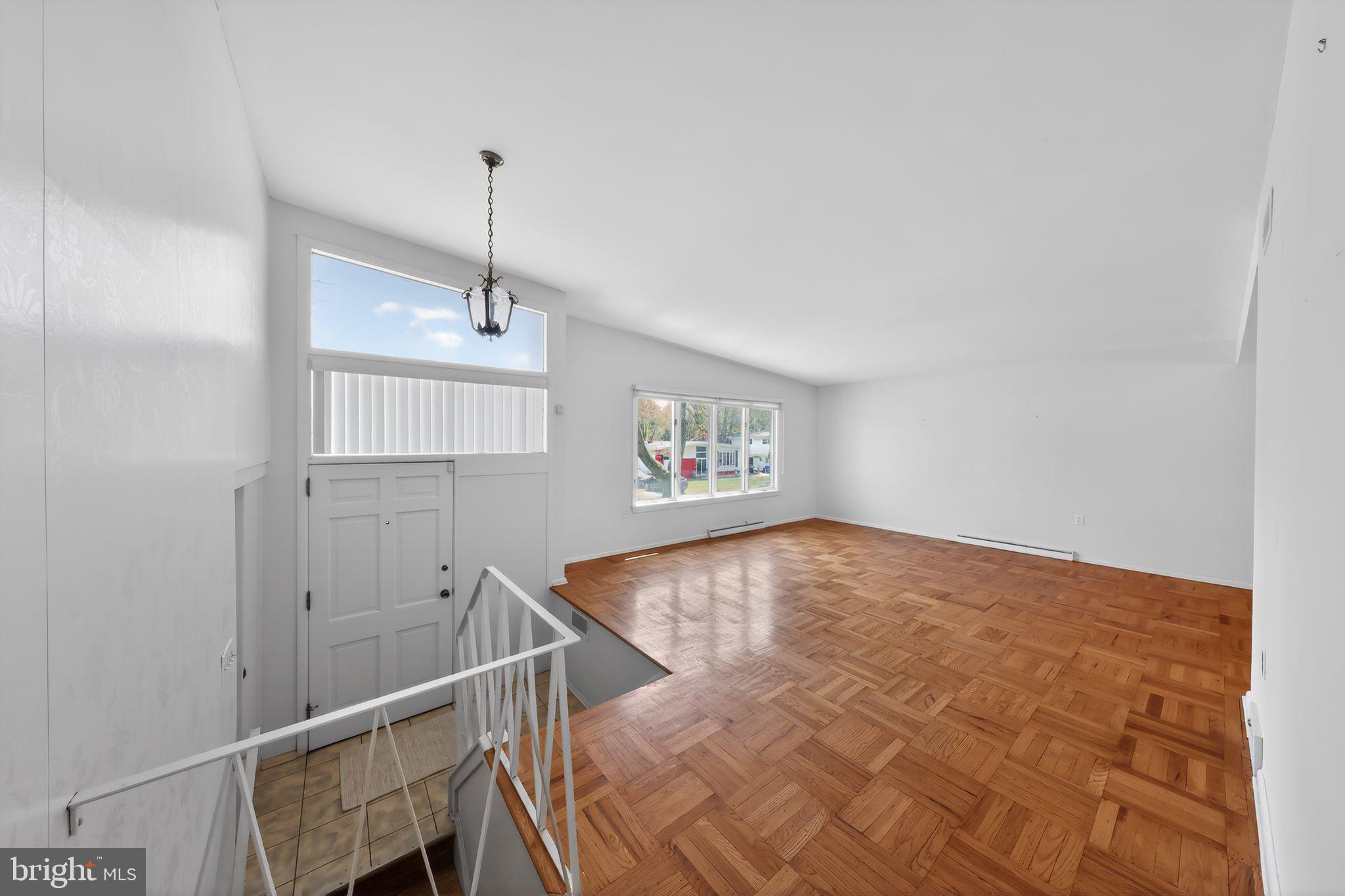 1317 Tulane Road Wilmington, DE 19803 - Photo 4 of 32 Entry and living space