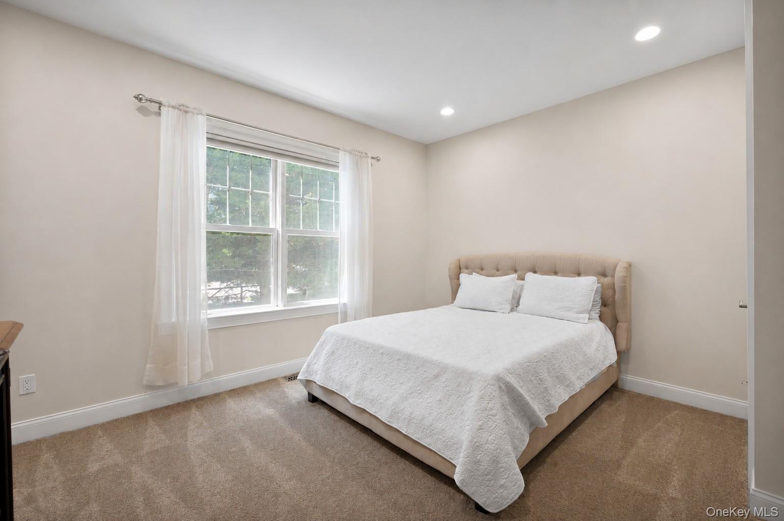 65 West Bayberry Road Islip, NY 11751 - Photo 29 of 44