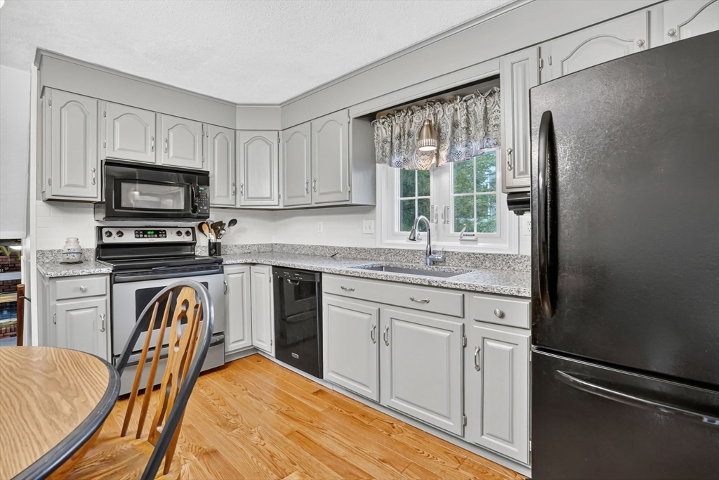 6 Tardy Road Chicopee, MA 01020 - Photo 16 of 40