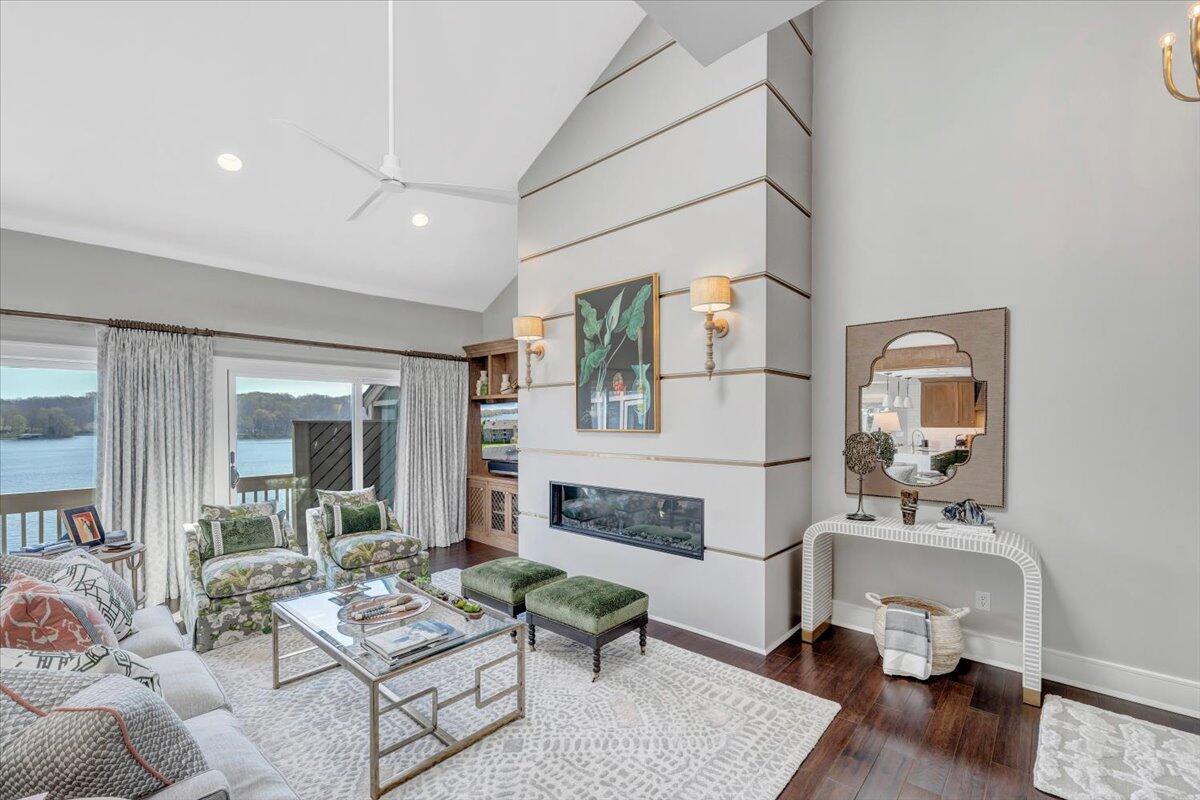 835 Gangplank Road, Unit 113 Moneta, VA 24121 - Photo 14 of 108 Living Room