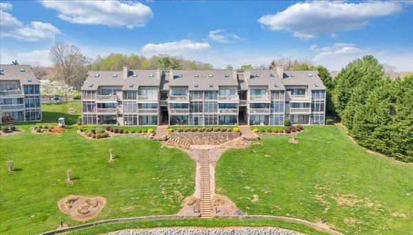 $680,000 | 835 Gangplank Road, Unit 113, Moneta, VA 24121
