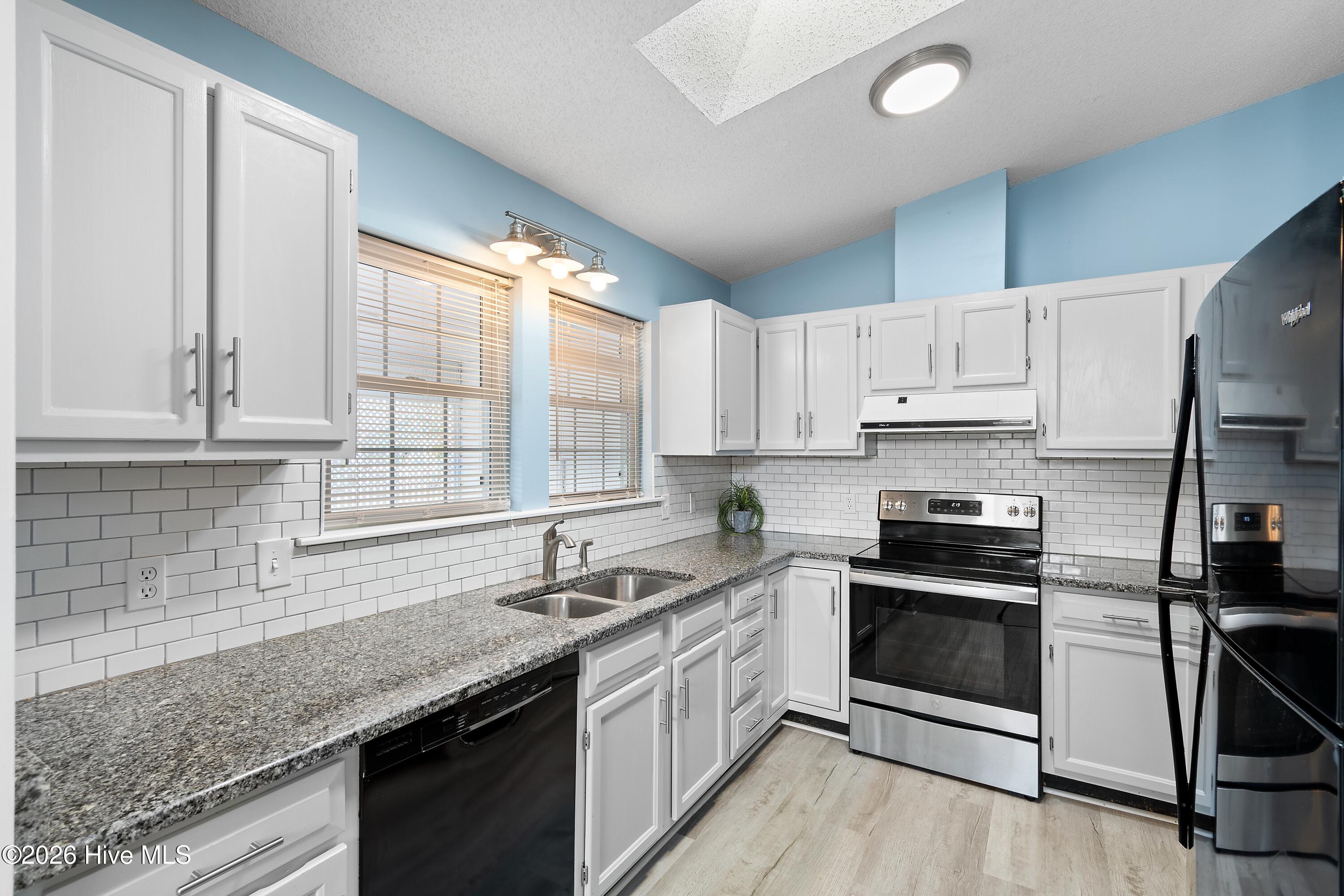 533 Leeward Way Calabash, NC 28467 - Photo 13 of 34 Kitchen